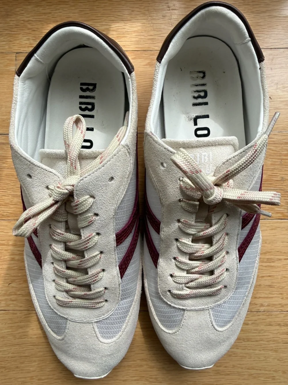 BIBI LOU Mizar Sneakers in Burgundy/Light Cream
